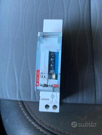 interruttore orario legrand  220 V.