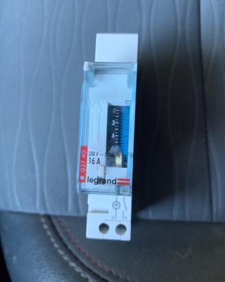 interruttore orario legrand  220 V.