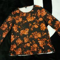Maglia a maniche lunghe da donna con fantasia rose