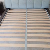 Rete matrimoniale a doghe in legno e alluminio