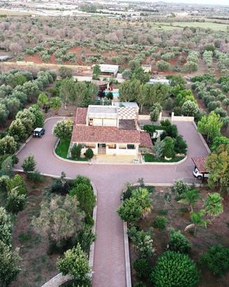 Villa con parco e piscina