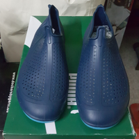 Scarpe in gomma per il mare