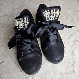 Sneakers nere con perle e strass