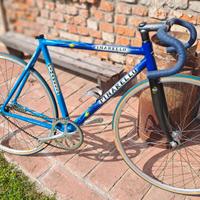 Pinarello Galileo contro pedale Campagnolo