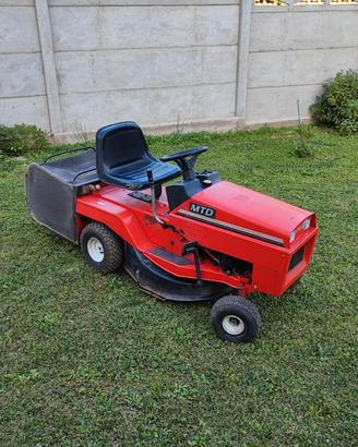 Trattorino tagliaerba