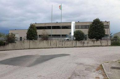 Immobile in asta di 4048 m² con più di 5 locali a 