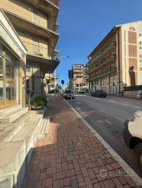 Negozio in via XXIV maggio