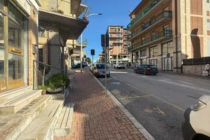 Negozio in via XXIV maggio