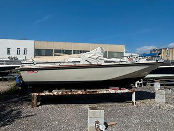 Boston Whaler Outrage 22 EFB Mercruiser 230cv EFI