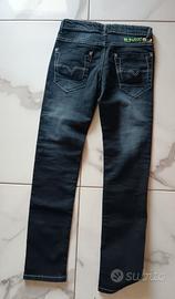 jeans taglia 14 anni 