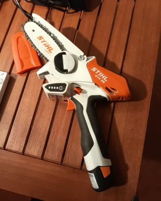 Motosega STHIL GTA26 a batteria al litio
