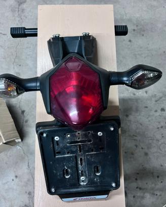 FARO POSTERIORE HONDA INTEGRA 2012