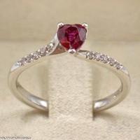 ANELLO ORO 18kt. CON DIAMANTI E RUBINO CUORE