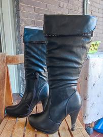 stivali neri alti numero 39