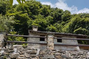 Baita libera su quattro lati