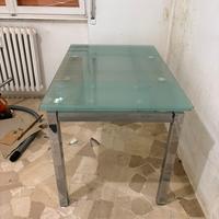 Tavolo in vetro allungabile