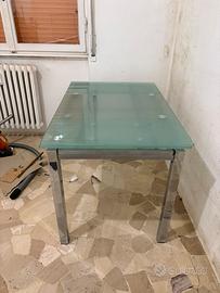 Tavolo in vetro allungabile