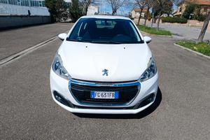 Peugeot 208 1.2 benz 5 porte del 2017 NEOPATENTATI