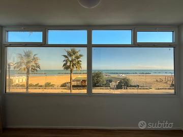 PE 339 Trilocale fronte mare