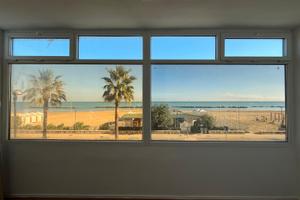 PE 339 Trilocale fronte mare