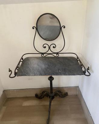 toeletta antica in ferro
