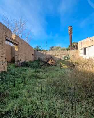 Rudere su ampio lotto edificabile di circa 680mq