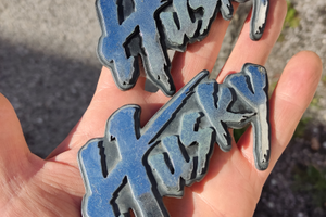 Logo Husky fender trim emblema