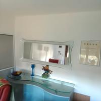 Credenza e specchio