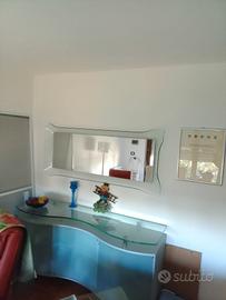 Credenza e specchio