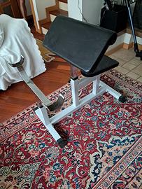 panca scott per bicipiti 