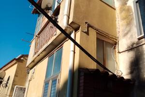 Casa su tre livelli + giardino e cantina