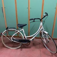 Bicicletta bianca da donna