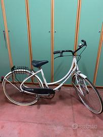 Bicicletta bianca da donna