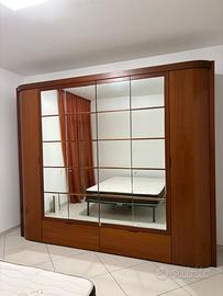 Grande Armadio in legno pieno da camera da letto