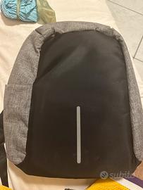 Zaino con molte tasche