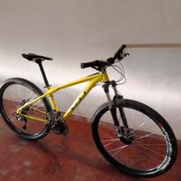 bicicletta  GT Avalanche 