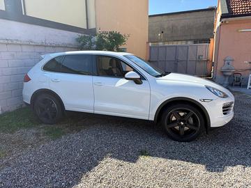 Porsche cayenne platinum edition