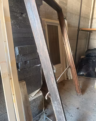 Scuri e finestre in legno varie misure con tappare