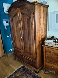Armadio vintage in legno massello stile provenzale