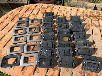 Placche supporti interrutori