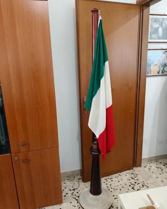 porta bandiera da ufficio 