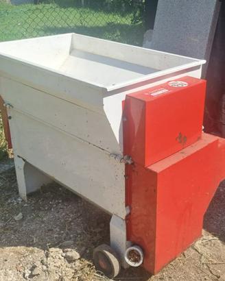 Diraspatrice elettrica per uva