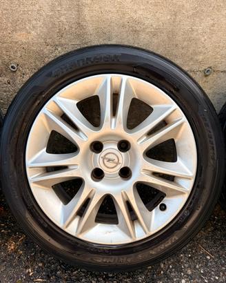5 pneumatici con cerchi opel