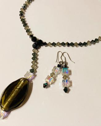 Set collana vetro grigio e nero e orecchini