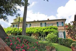 Rustico / Casale di 500 m² con più di 5 locali e b