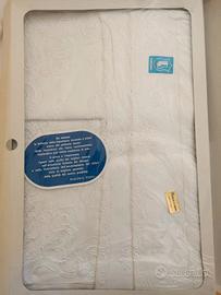 Lenzuola matrimoniali in lino ricamate a mano