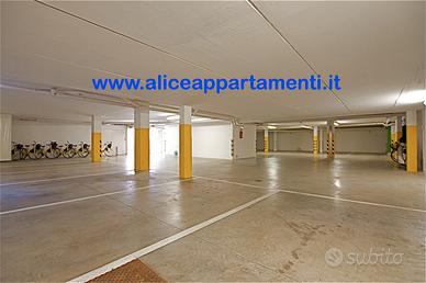 Maggio Trilo n.9 Asc.Garage, Air