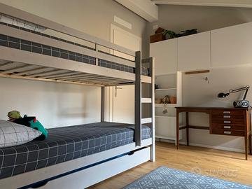 Letto a castello 3 posti + 2 materassi singoli