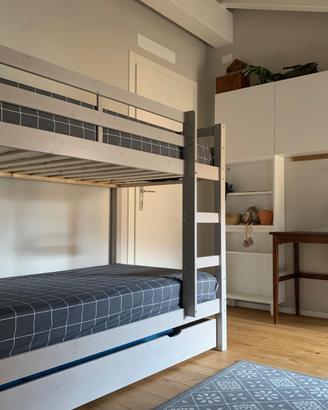 Letto a castello 3 posti + 2 materassi singoli