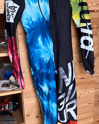 Tuta sci gara ragazzo energia pura